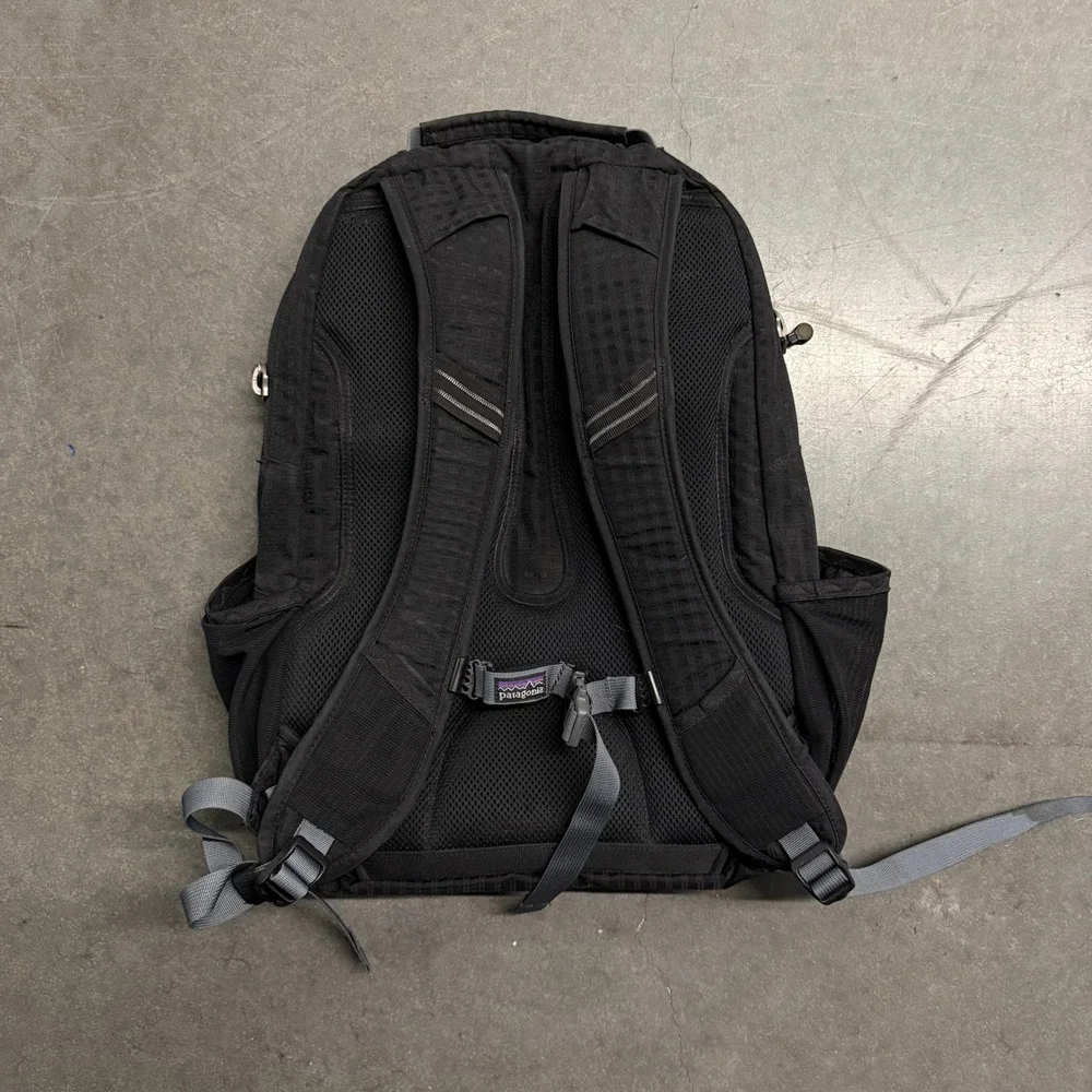 Patagonia Refugio 28L Backpack Black Ripstop Grid Laptop Daypack Bag 3520